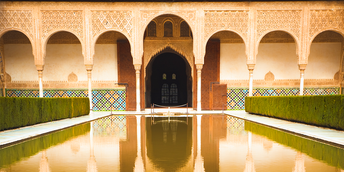 Riapre l'Alhambra di Granada, il luogo millenario da visitare per la pura meraviglia degli occhi