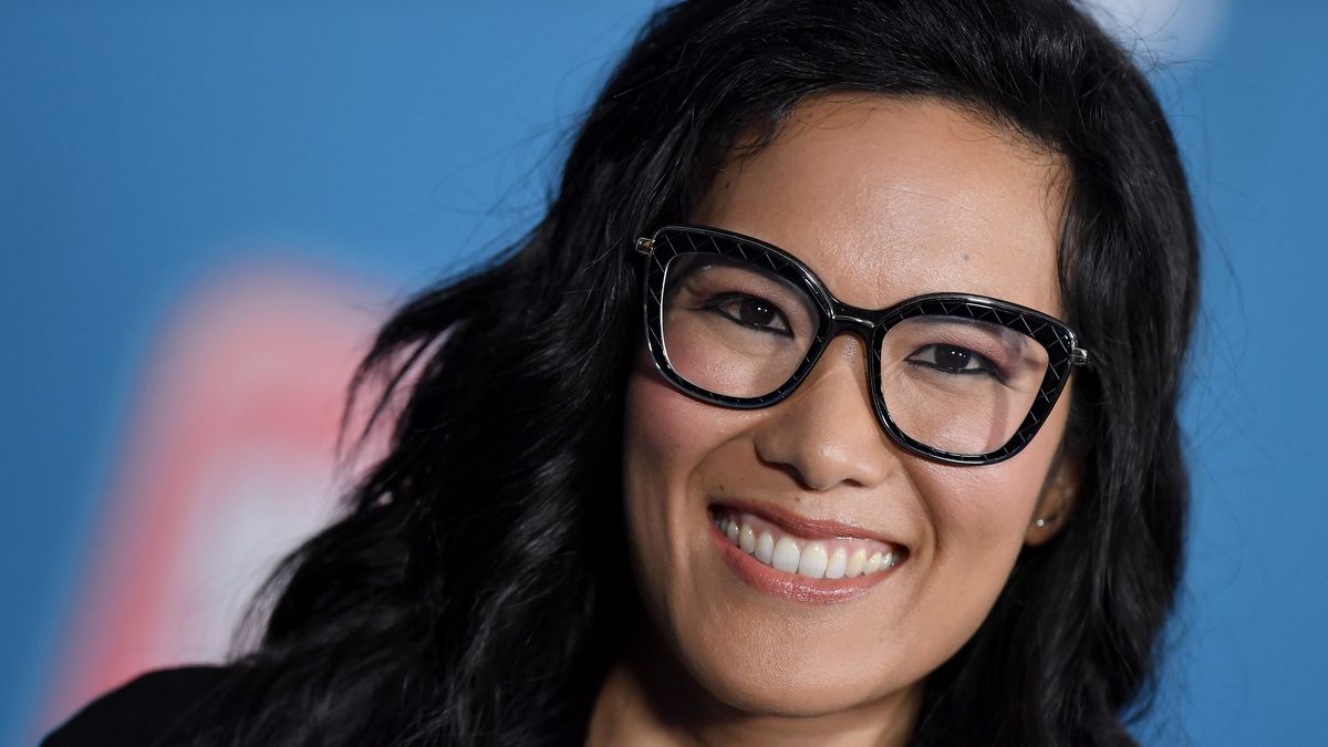 preview for Beef's Ali Wong & Steven Yeun on creating their unique dynamic
