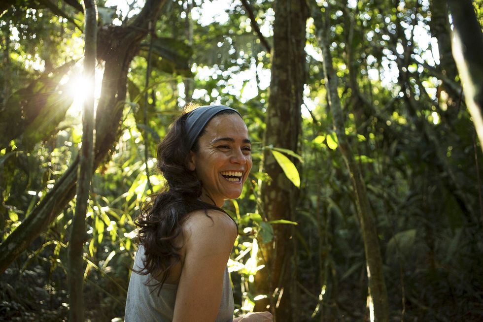 alicia braga en la amazonia apoyando la causa de los munduruku