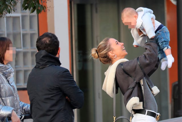 Alice Campello en Madrid con sus mellizos