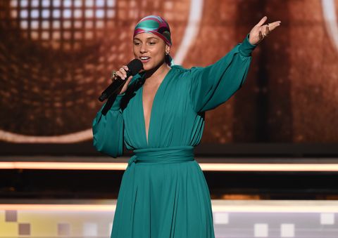 Alicia Keys hosts the 61st Annual GRAMMY Awards in no-makeup look