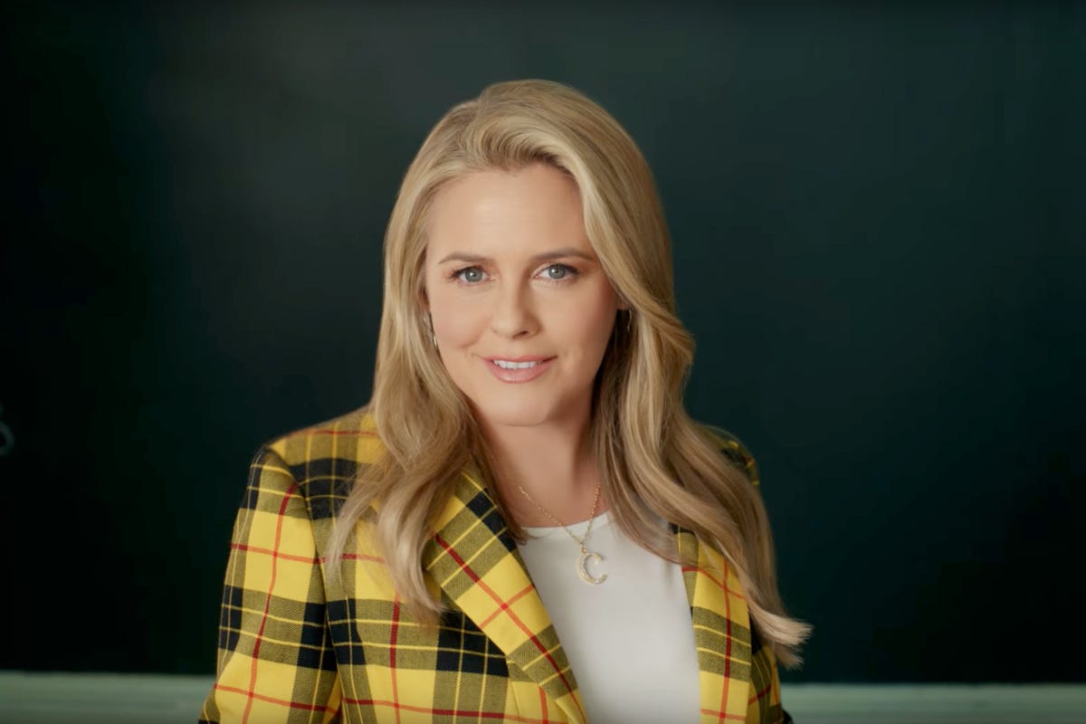 Alicia Silverstone Recreates Her Most Iconic Clueless Look 7686
