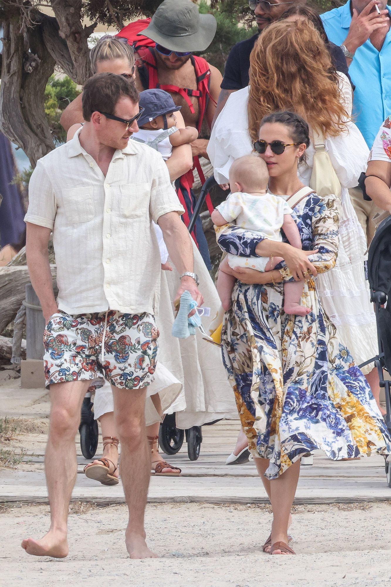 Alicia Vikander y Michael Fassbender ahora son una familia: reaparecen  juntos y con su hijo en Ibiza, Gente