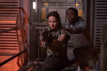 cailee spaeny and david jonsson in alien romulus