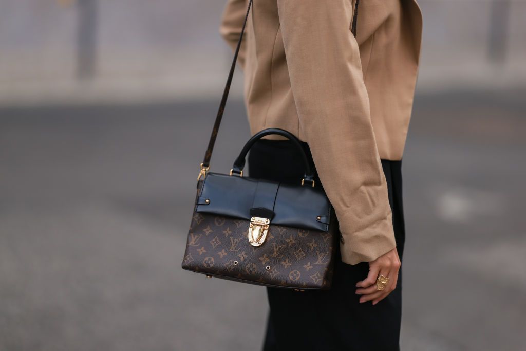 Buy Online Louis Vuitton-MONO ONE HANDLE FLAP MM-M43125 in
