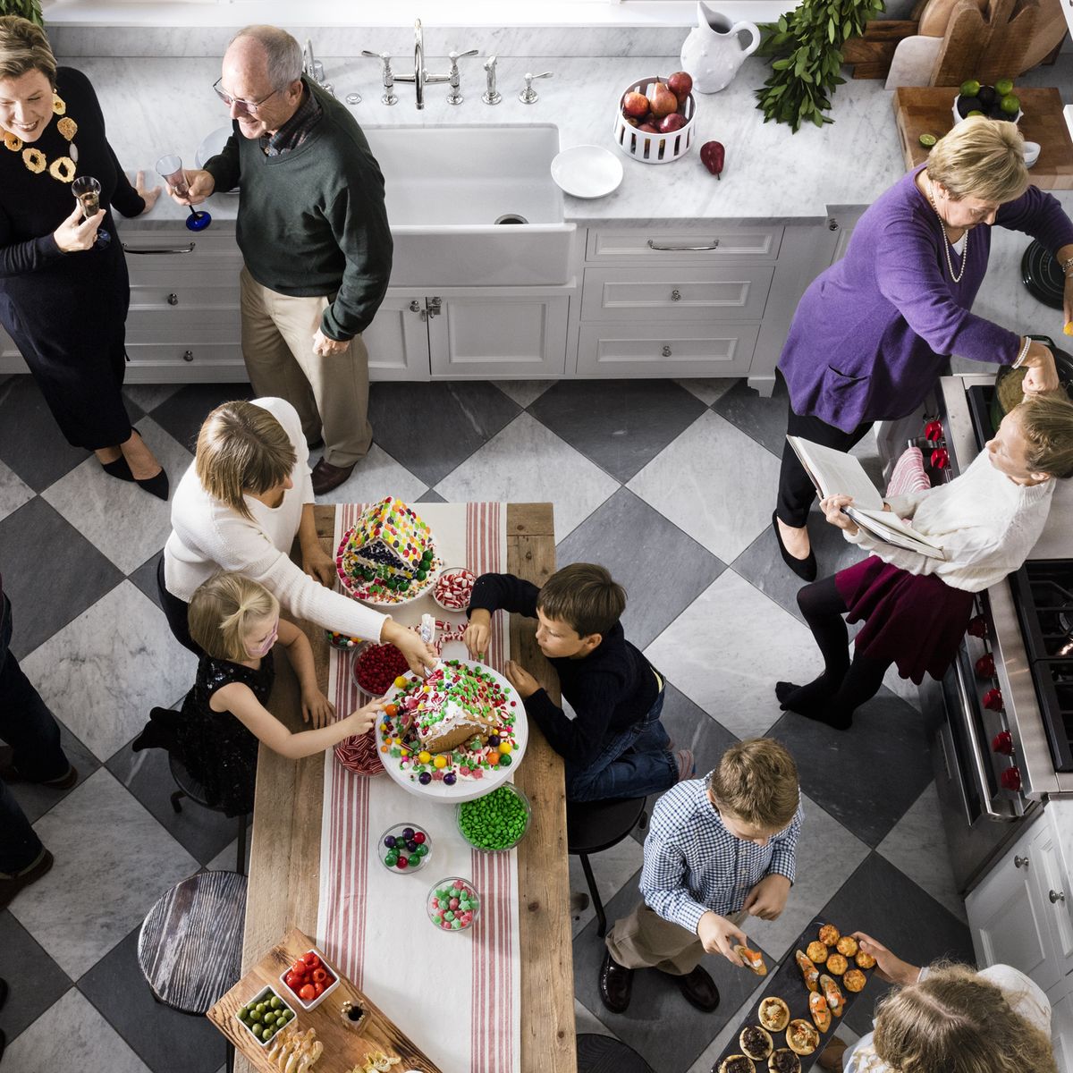 Holiday Entertaining: 5 Grand Kitchens for Hosting at Home