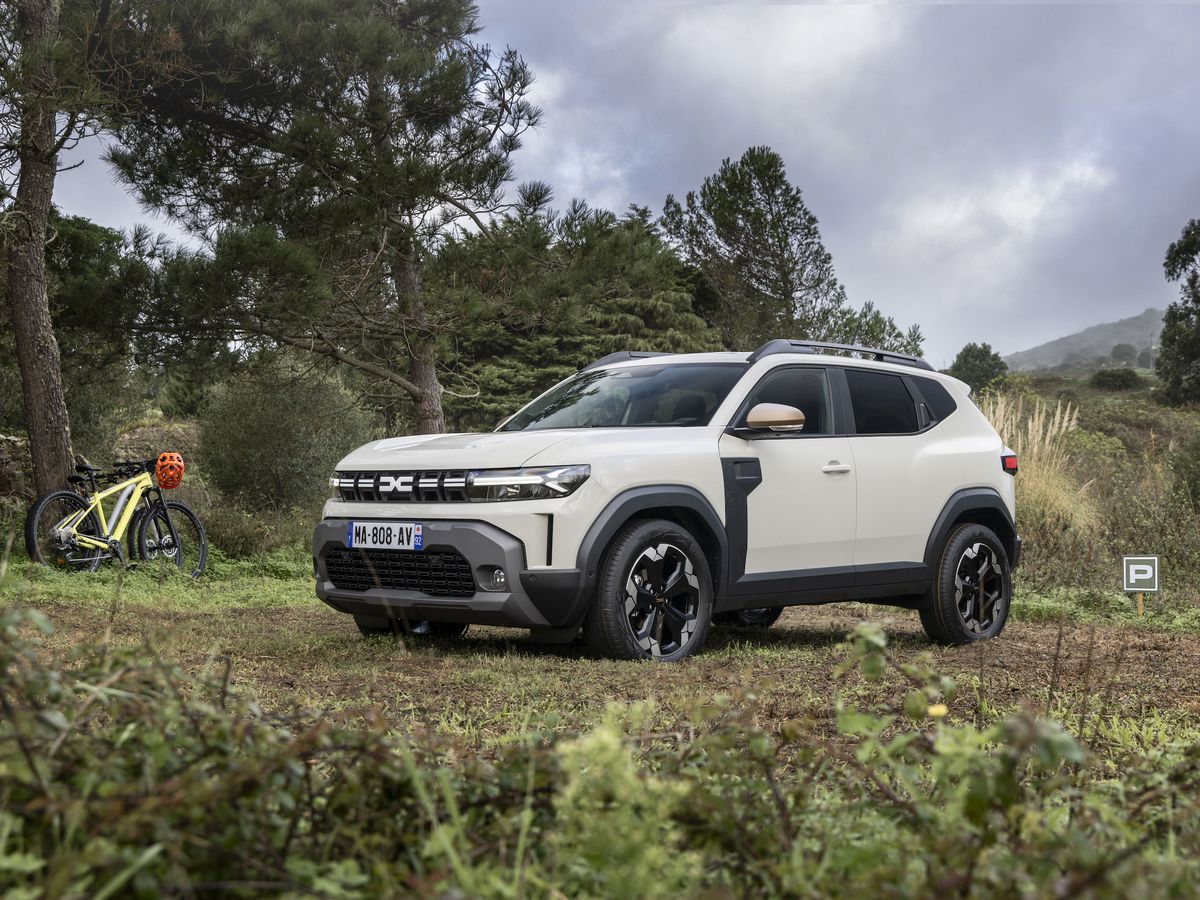 https://hips.hearstapps.com/hmg-prod/images/all-new-dacia-duster-extreme-22-656a5a7cc6ae5.jpg?crop=0.9034666666666666xw:1xh;center,top&resize=1200:*