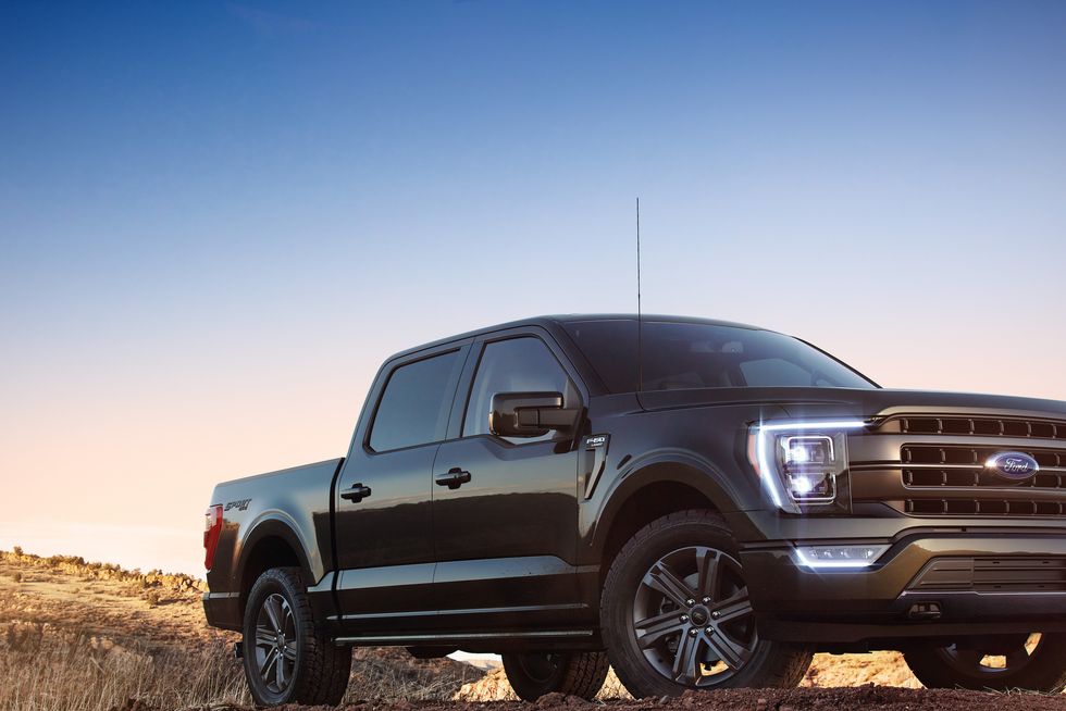2023 ford f 150 lariat in space white