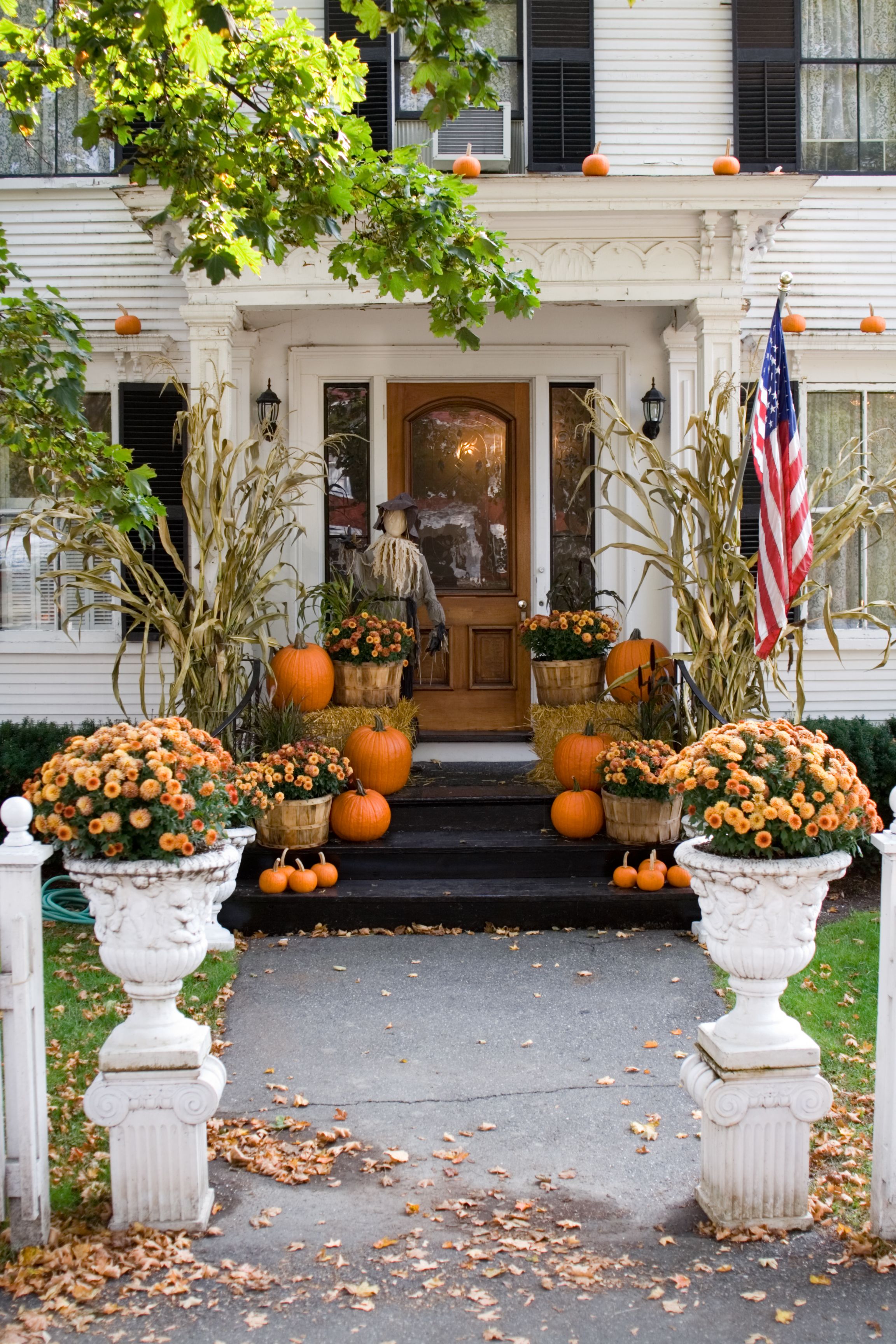 19 Elegant Halloween Decorations - Classiest Halloween Decor Ideas