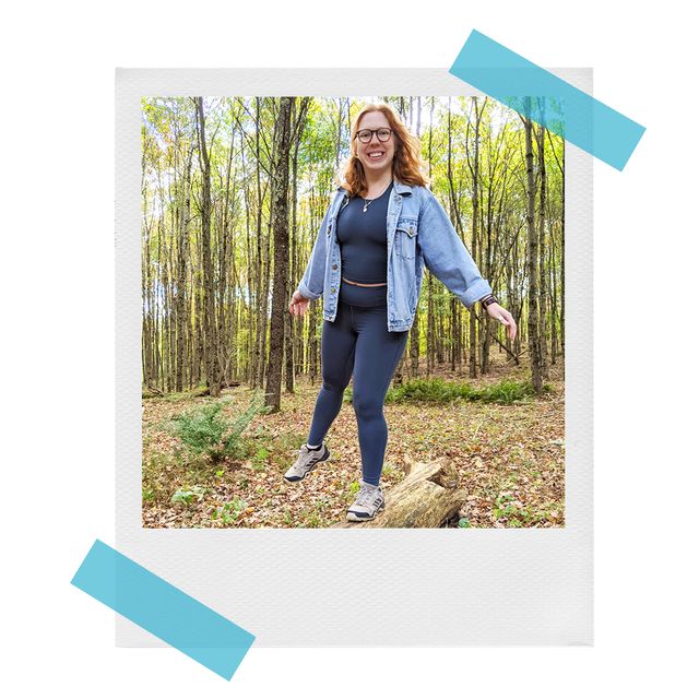 katie wearing allbirds leggings on a hike in the woods