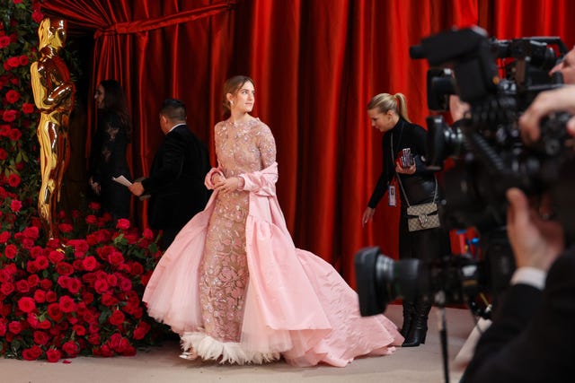 Allison Williams Stuns in Giambattista Valli Dress at Oscars 2023