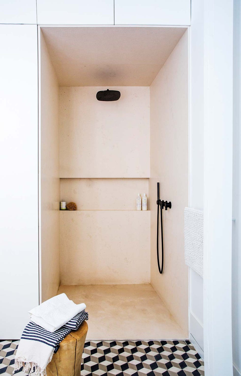 Cuarto de baño moderno y vintage: Ducha de obra