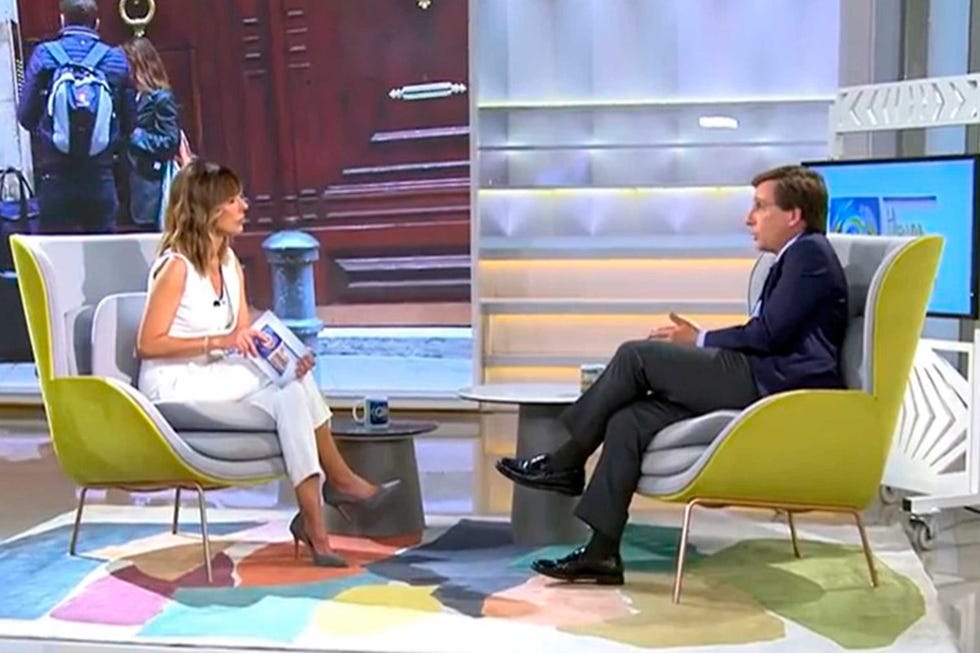 ana terradillos y martinez almeida en la mirada critica