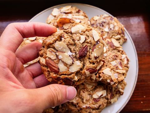 almond cookies delishcom