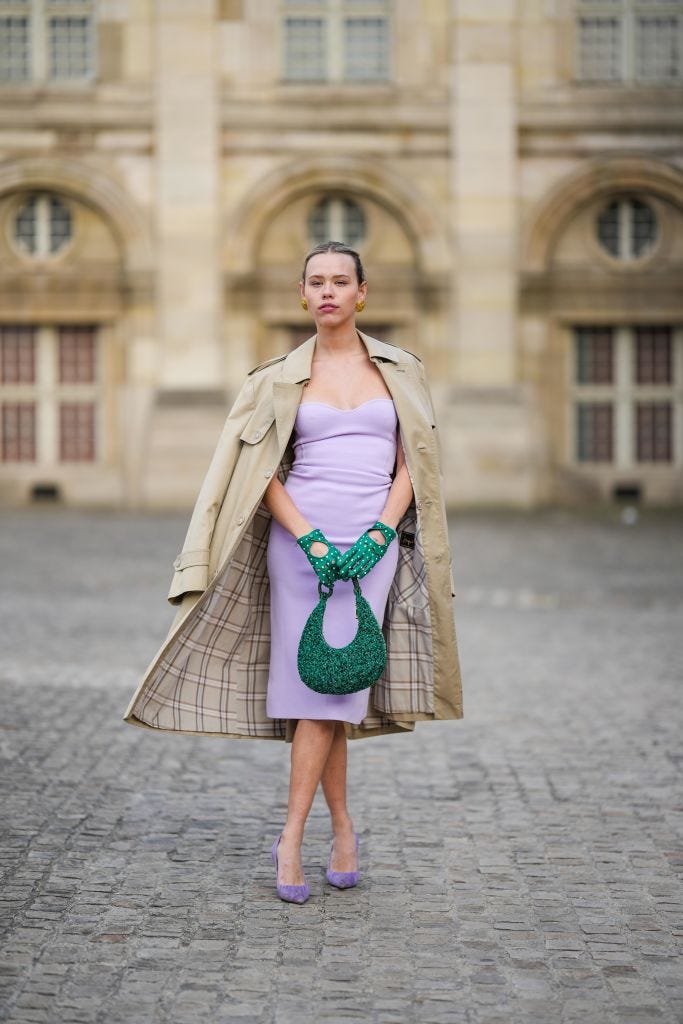 Looks de invitada: cómo vestir moderna y juvenil en una boda