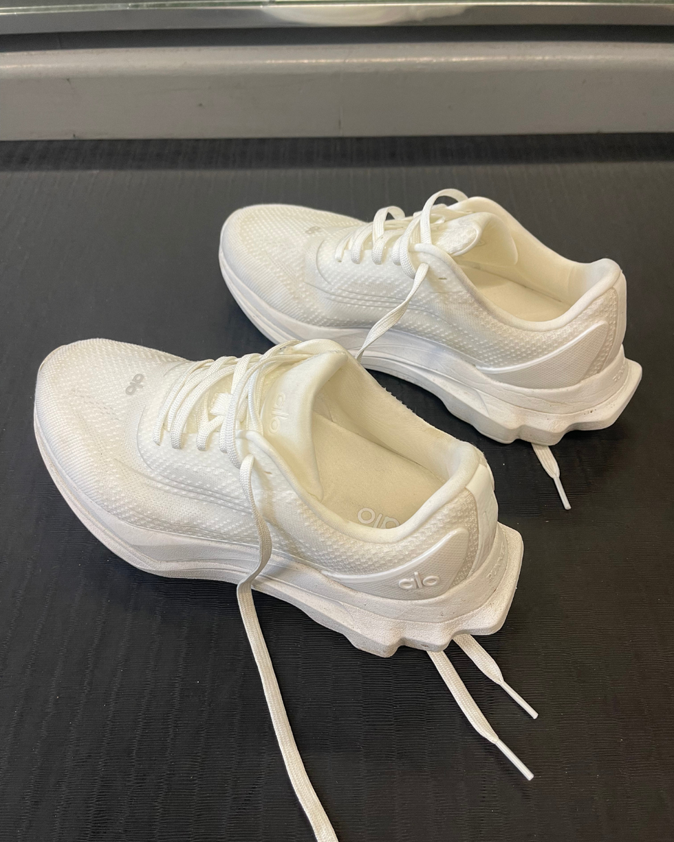 Alo Runner - White/White | Alo Yoga