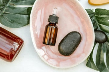 sérum antiedad con ácido hialurónico