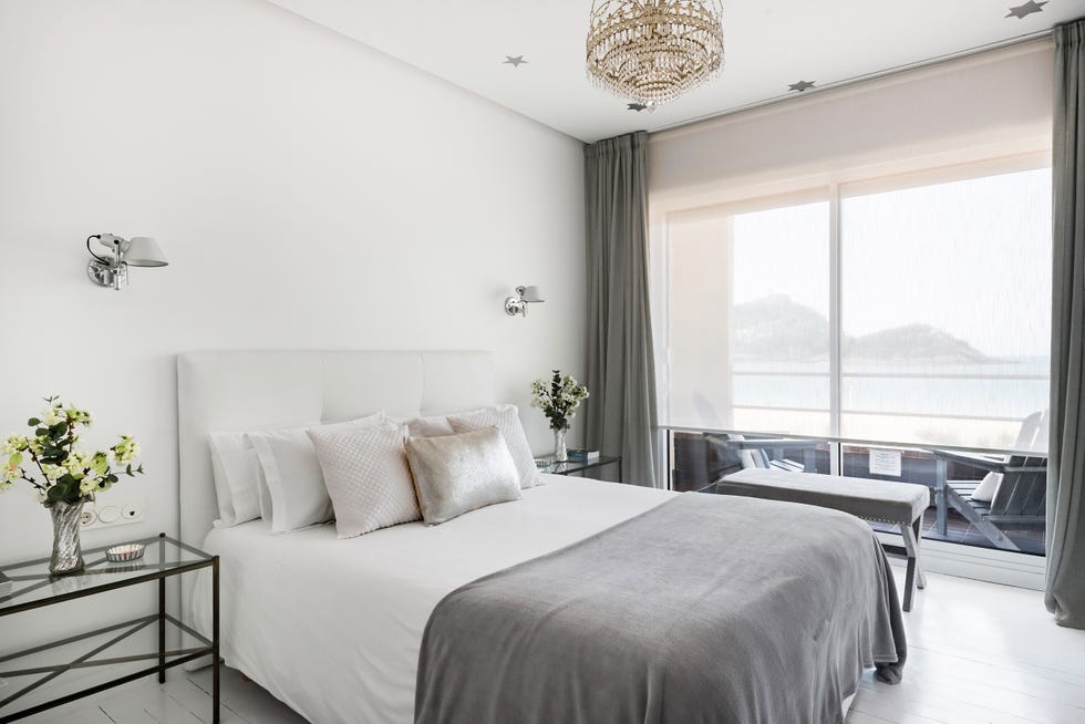 piso con vistas al mar en donostia disponible en airbnb