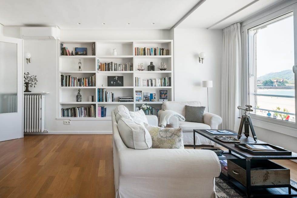 piso con vistas al mar en donostia disponible en airbnb