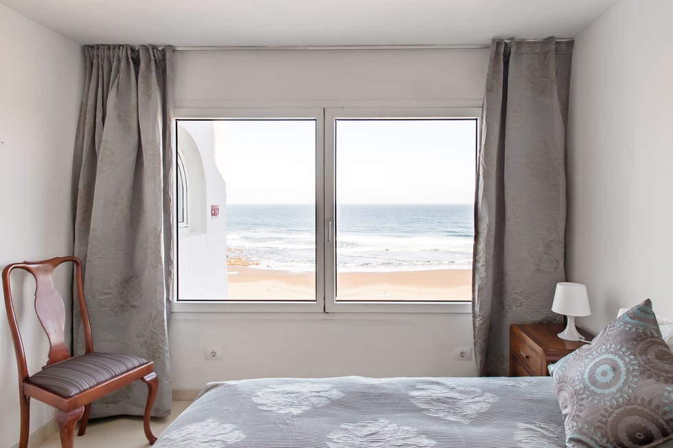 casas con piscina de airbnb junto a la playa del hombre