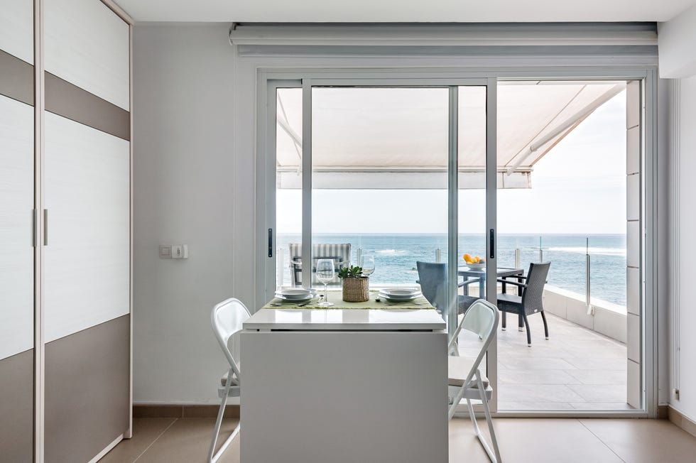 alojamiento de airbnb frente al mar en las palmas