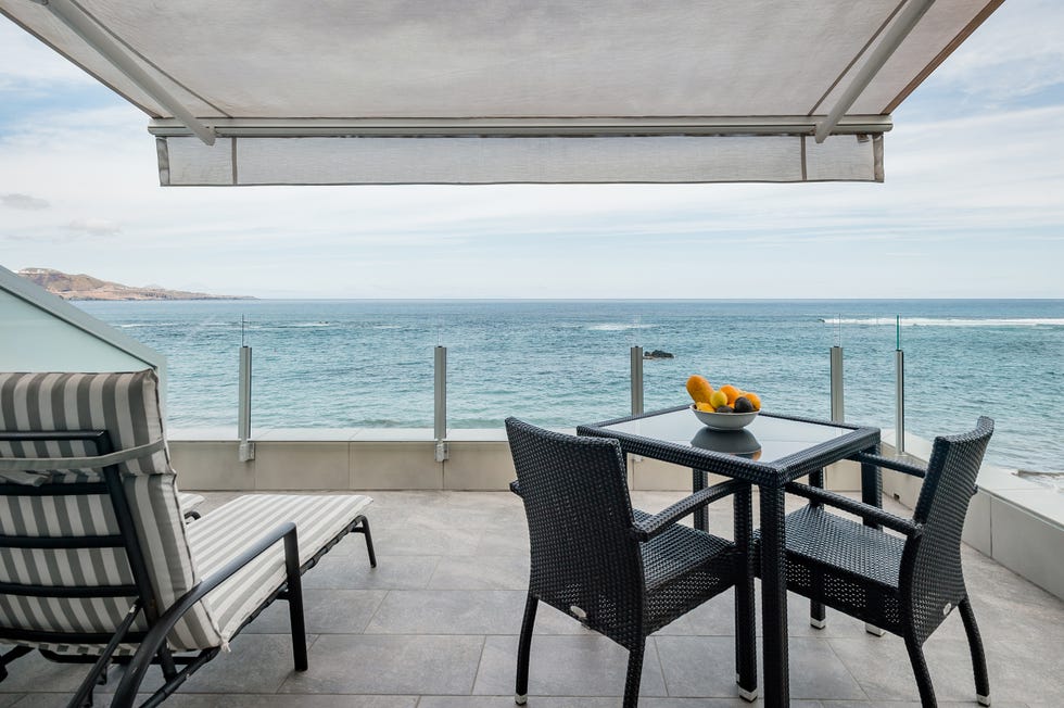 alojamiento de airbnb frente al mar en las palmas