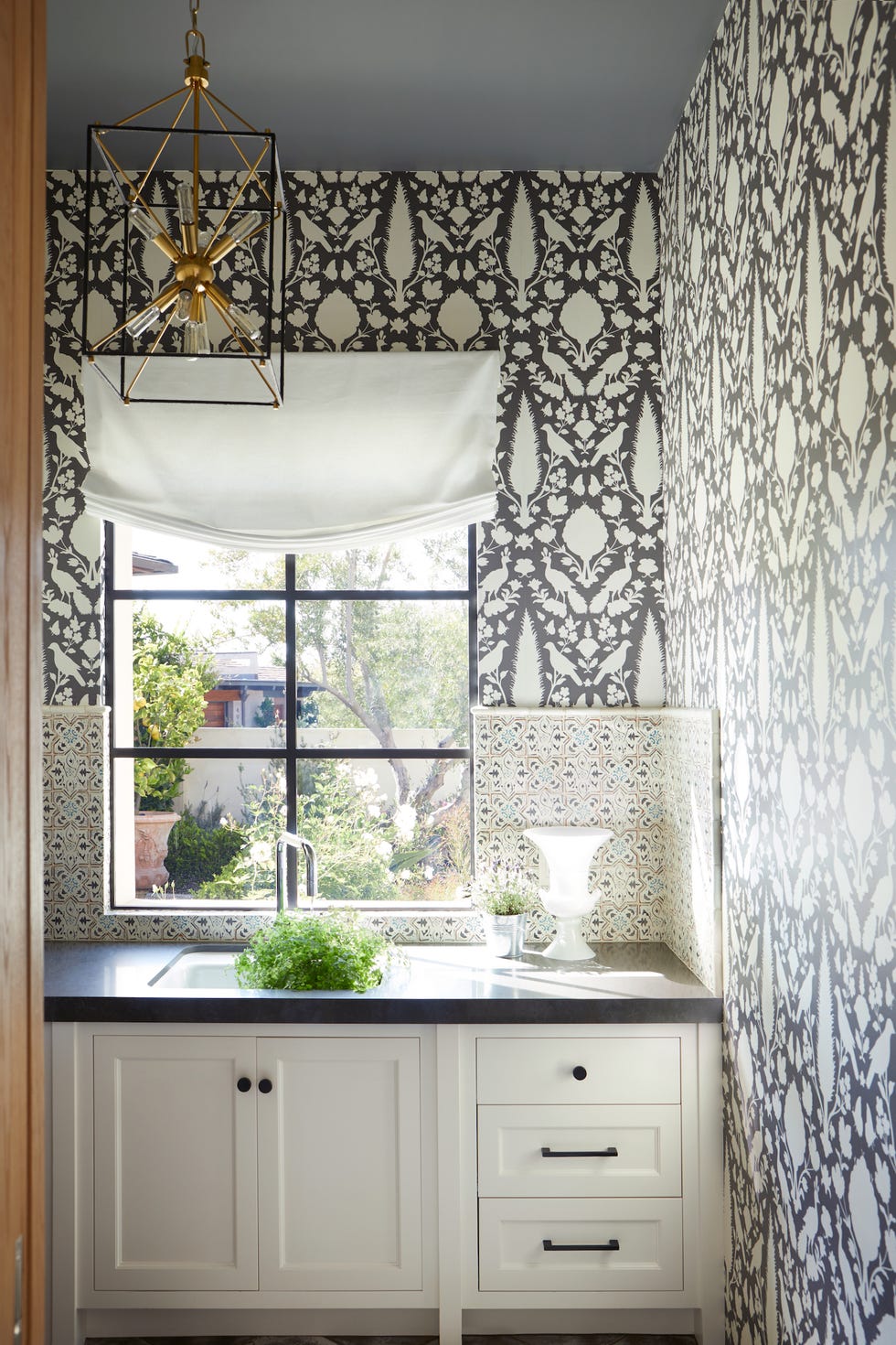 13 Beautiful Laundry Rooms - Decorating Ideas for Laundry Rooms