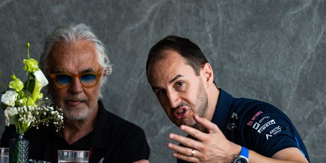 Flavio Briatore le gana la batalla a Oliver Oakes, que abandona Alpine F1  con efecto inmediato