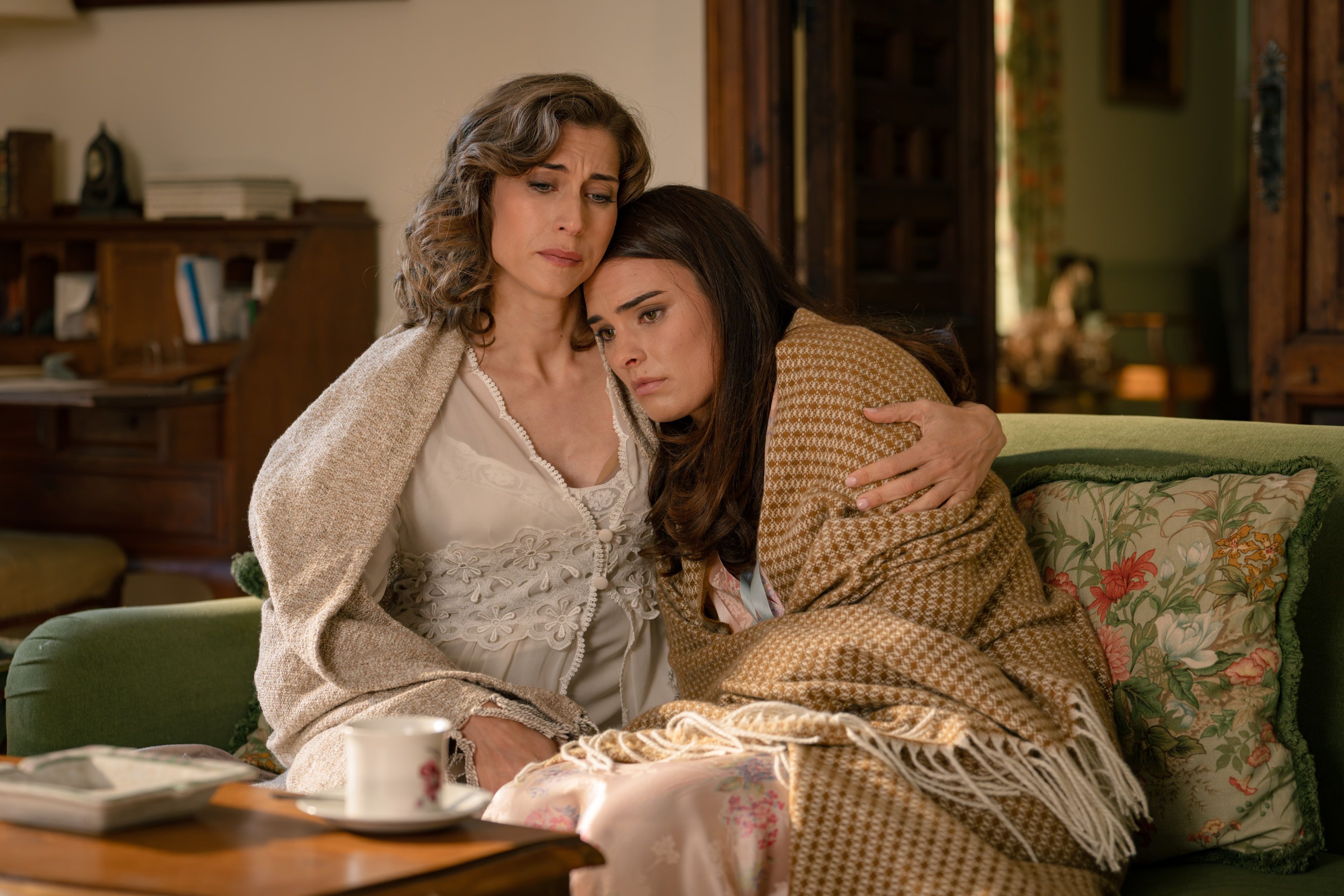 Begoña descubre a Marta y Fina en el avance del capítulo 303 del viernes 9  de mayo de 'Sueños de libertad', la serie diaria de Antena 3