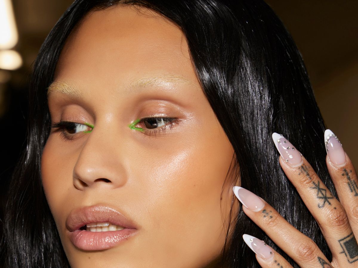 Makeup Tutorials on Instagram: “Stylish nails 🌸🥰 💅🏻💕 Follow
