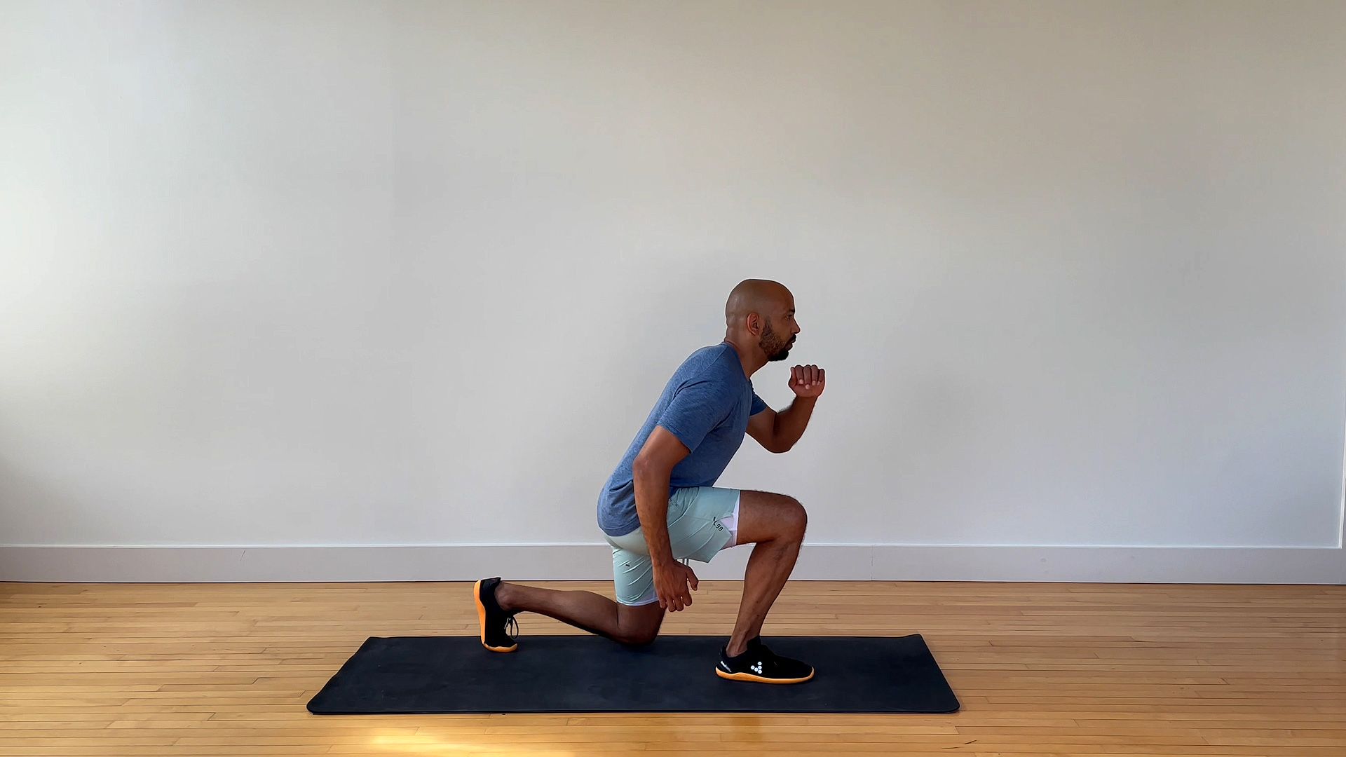 plyometric workout, alternating split squat hop