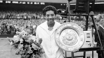 tennis wimbledon championships ladies' singles final althea gibson v angela mortimer image id: g50kcy (rm)