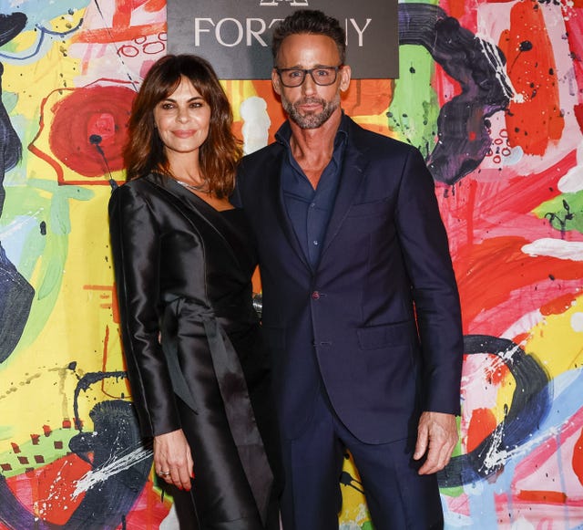la pareja posa para los medios en febrero de 2024