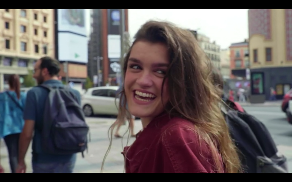 amaia durante el documental 'una vuelta al sol'