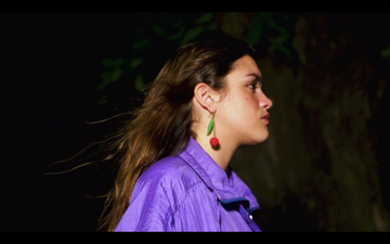 amaia en un fotograma de su documental 'una vuelta al sol'