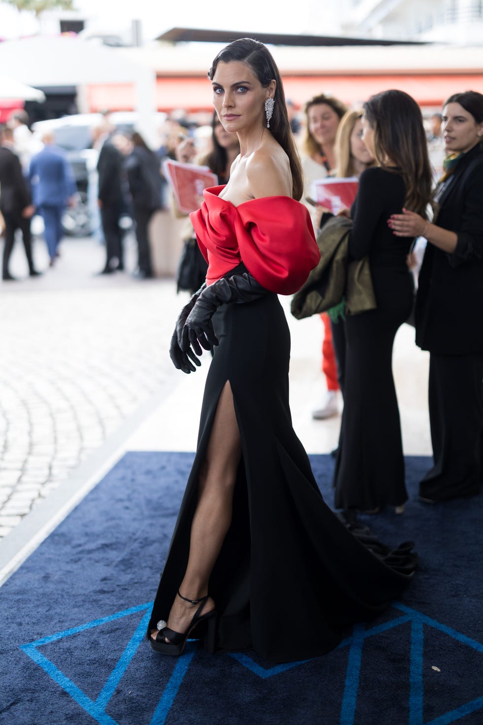 amaia salamanca en cannes con vestido de pronovias