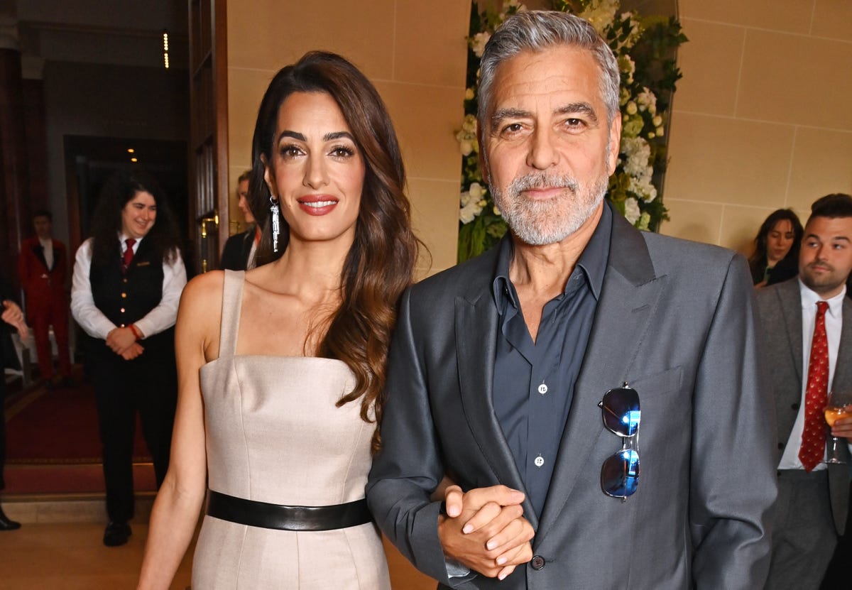 Amal Clooney Is the Latest Celebrity to Wear This Outdated Bag Trend  Everyone Is Obsessed With