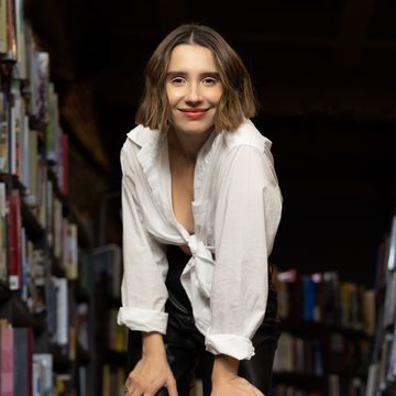 amanda montell standing in front of a bookshelf