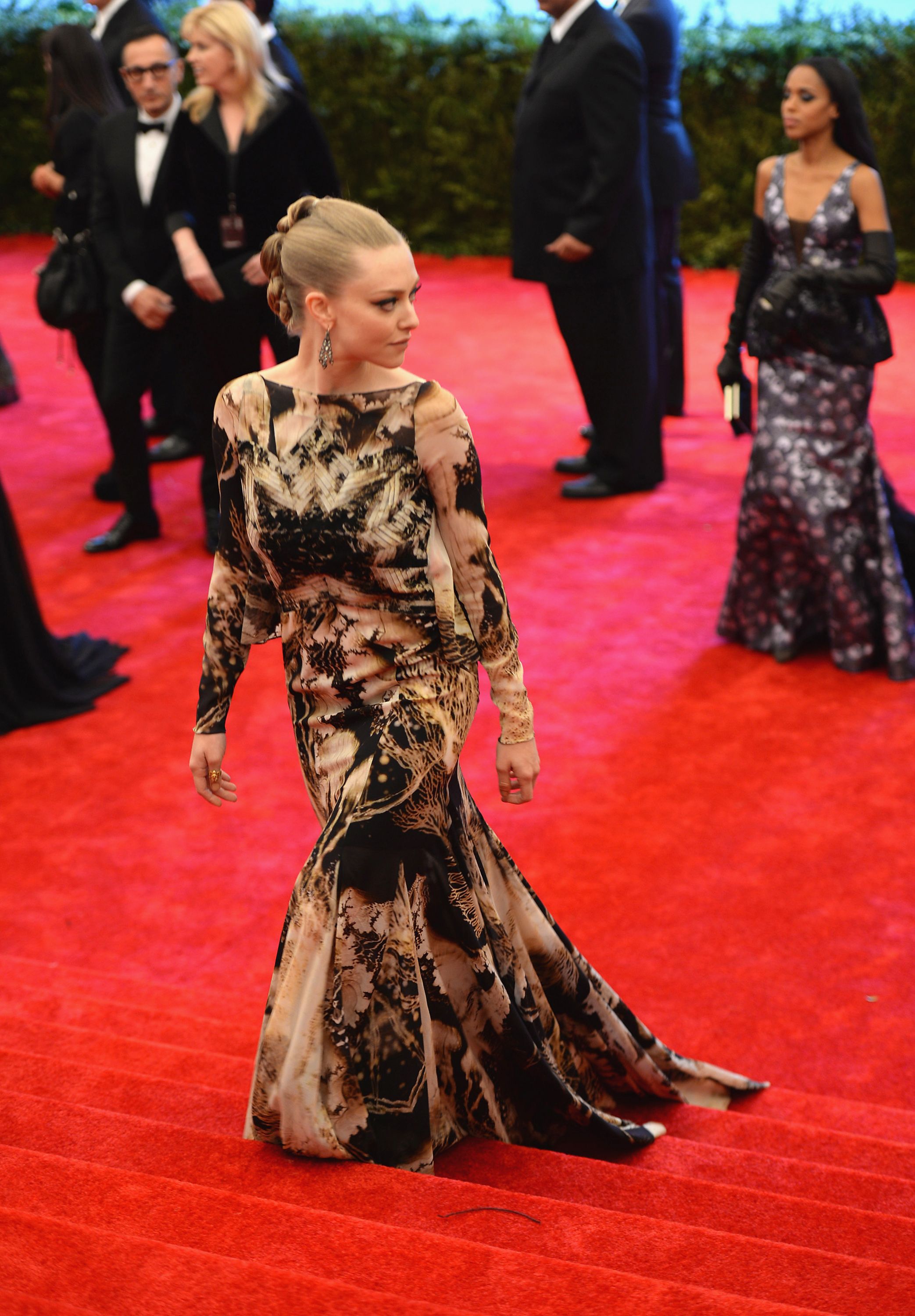 Amanda Seyfried Shines in Gold Chain Dress on Met Gala Red Carpet