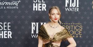Amanda Seyfried Flaunts Her Abs In A Bejeweled Black Bra On The