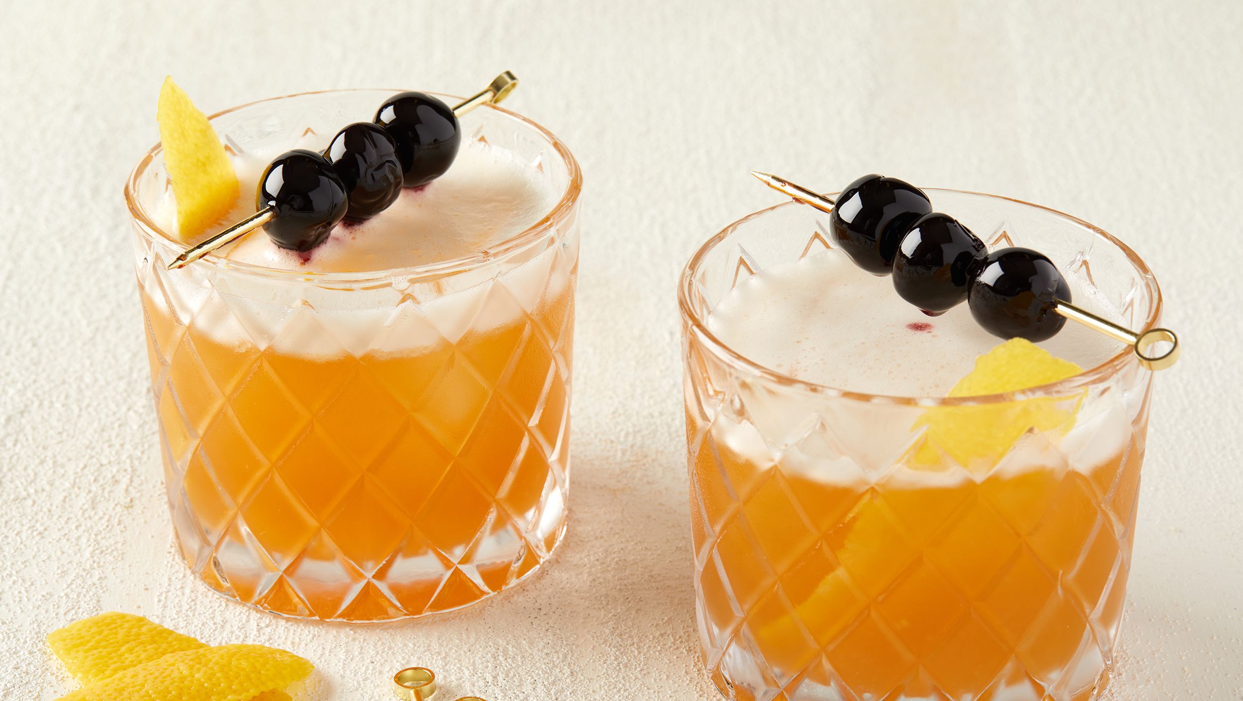 Simple Amaretto Sour Cocktail Recipe