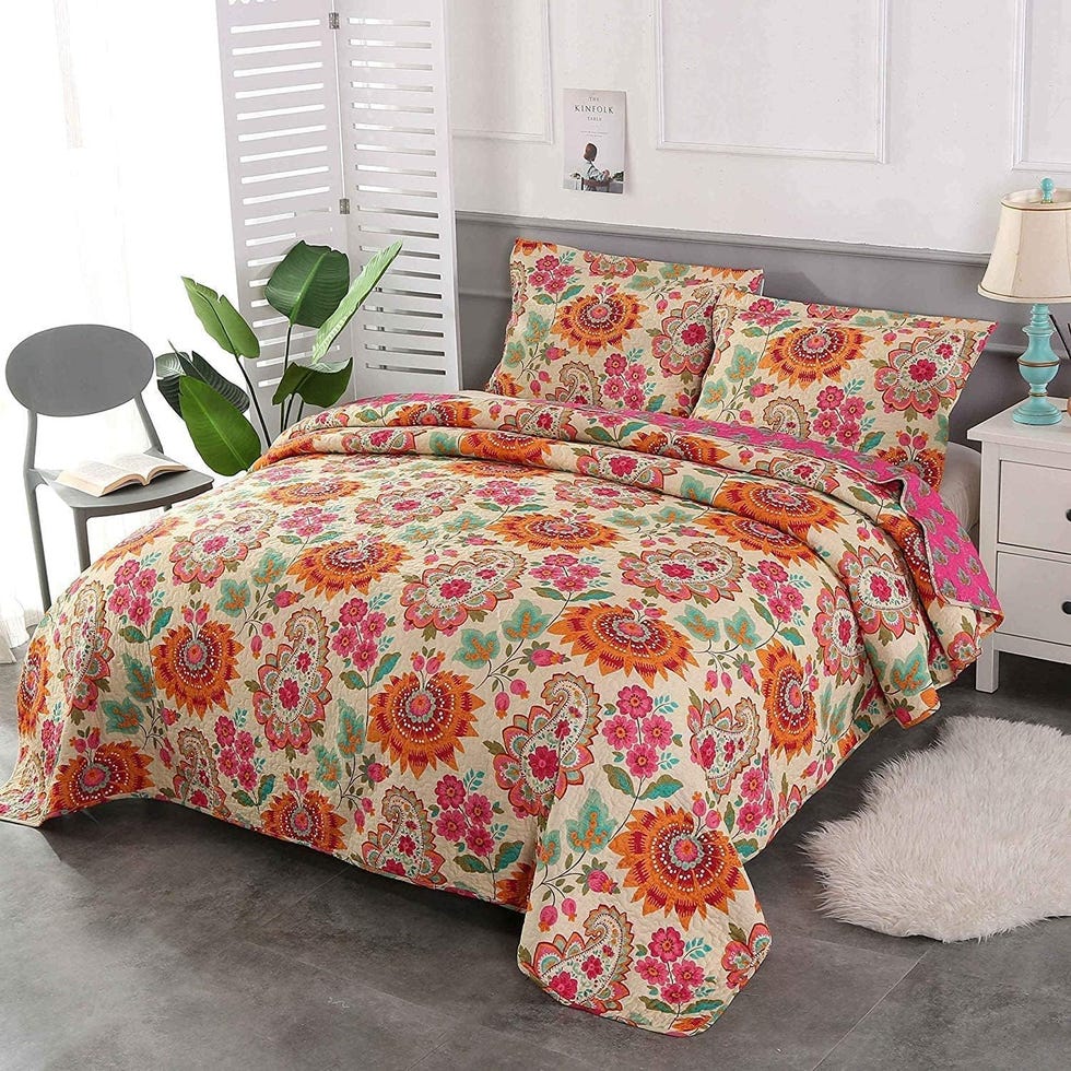 amazon ha rebajado la colcha con estampado de flores que parece de ganchillo perfecta para la casa del pueble de mi madre