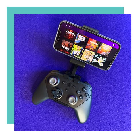 luna gaming controller with smartphone