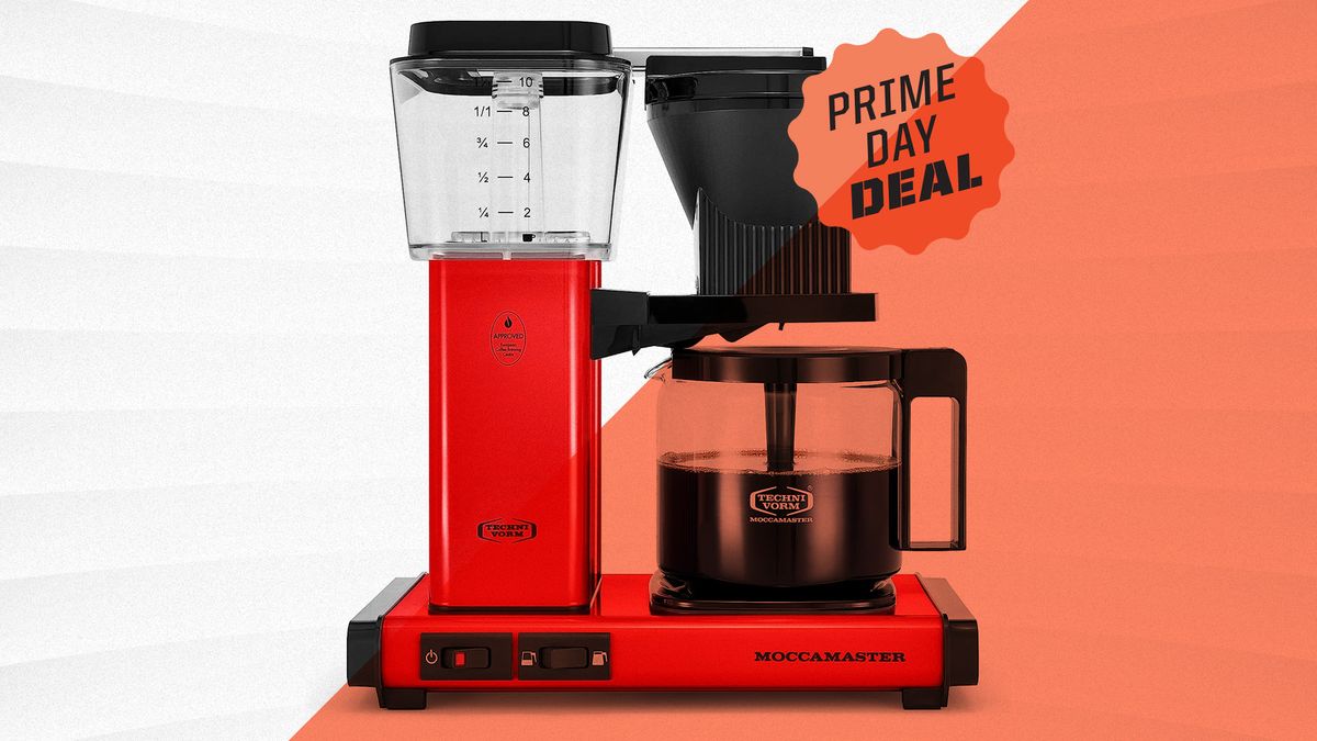 https://hips.hearstapps.com/hmg-prod/images/amazon-prime-day-technivorm-moccasmaster-coffee-maker-64ad8cabbdd84.jpg?crop=0.888888888888889xw:1xh;center,top&resize=1200:*