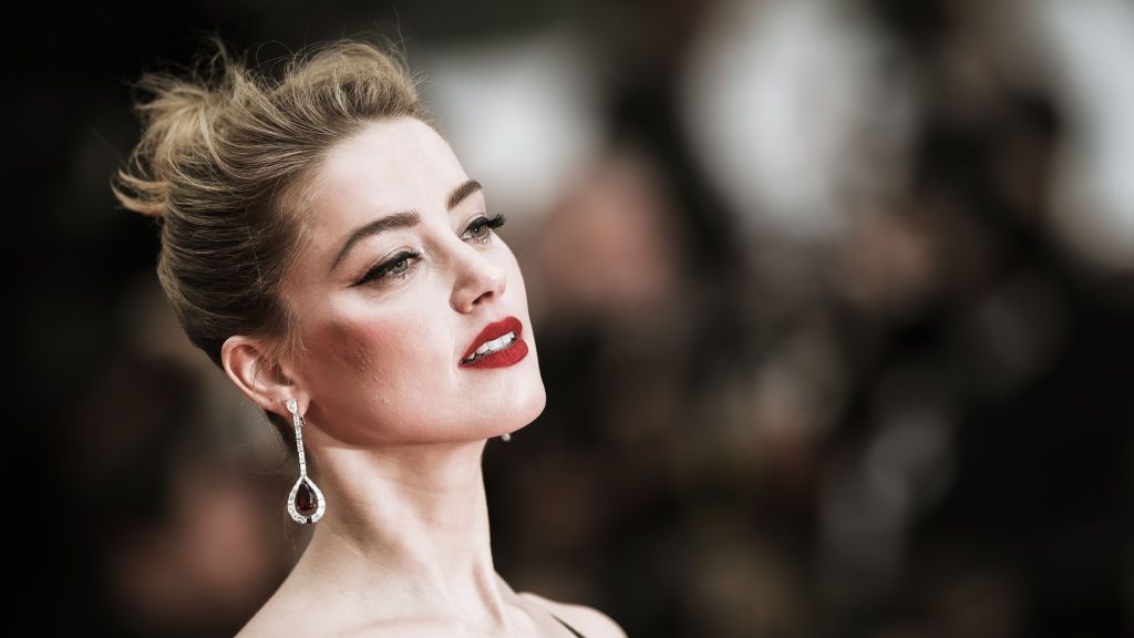 preview for Amber Heard scriverà un libro sulla sua relazione con Johnny Depp