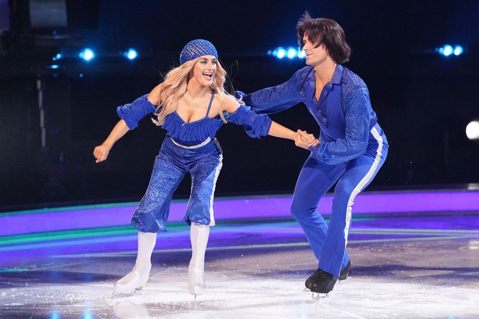 Amber Davies und Simon Senecal tanzen auf dem Eis