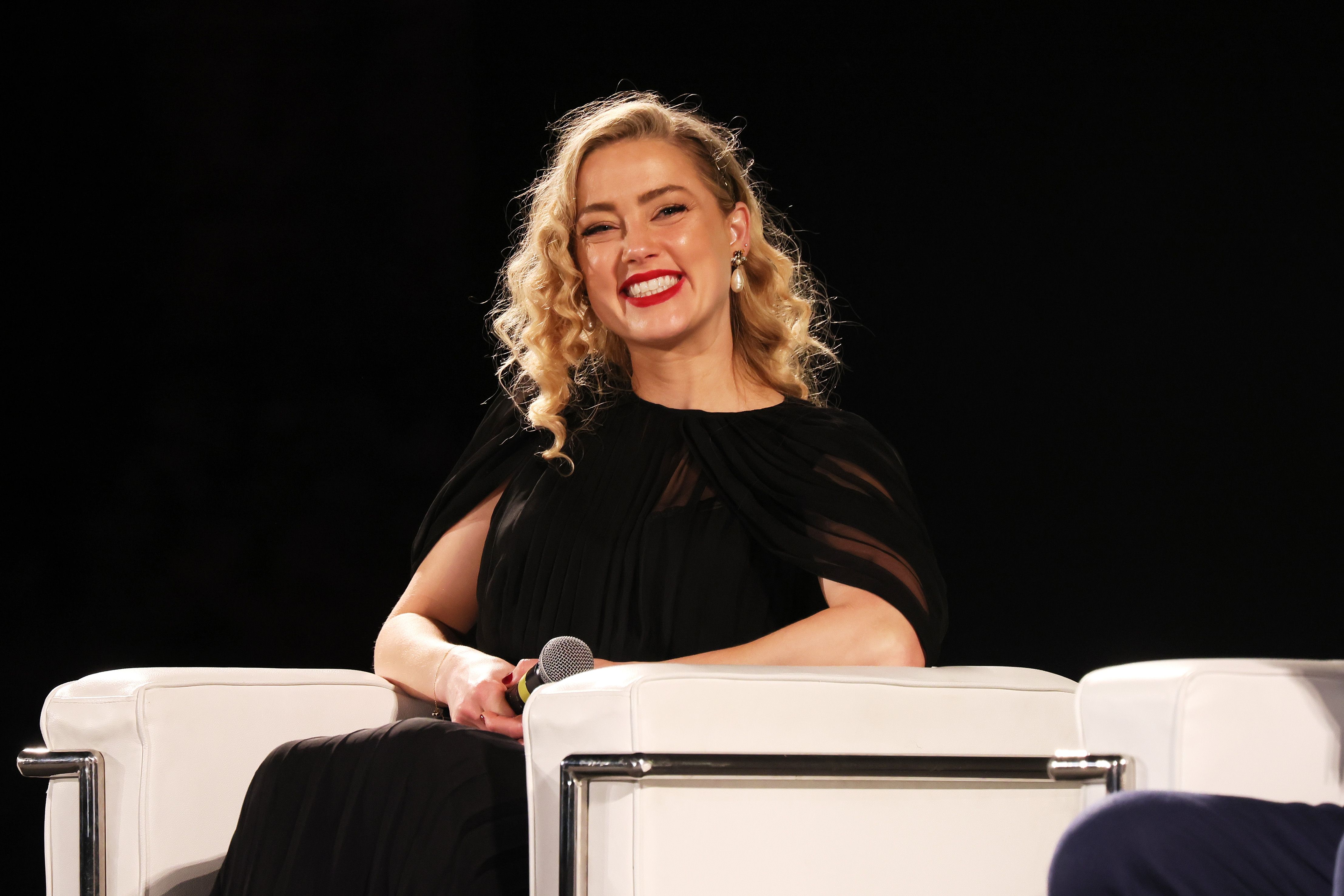 https://hips.hearstapps.com/hmg-prod/images/amber-heard-speaks-on-the-stage-during-the-69th-taormina-news-photo-1691682119.jpg