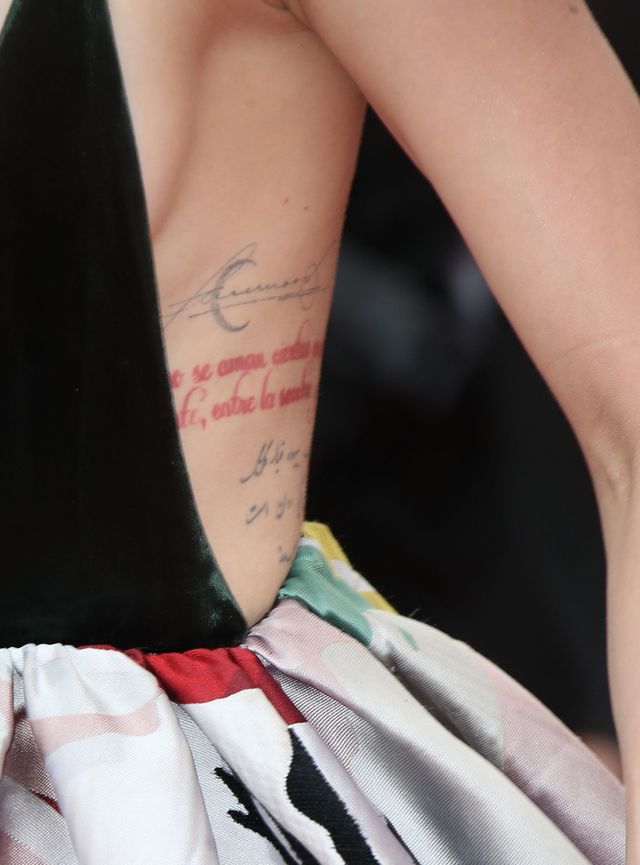 Temporary tattoo, Tattoo, Arm, Skin, Human leg, Joint, Leg, Close-up, Wrist, Human body, 