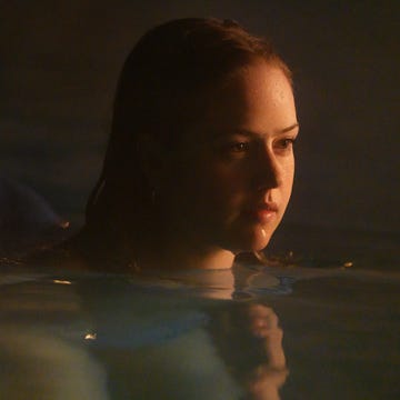 Amélie Hoeferle as Izzy Waller in Night Swim lie hoeferle as izzy waller in night swim