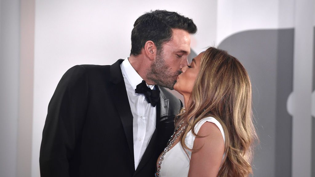 preview for Jennifer Lopez CONFIRMS Ben Affleck Romance With KISS & Fans Go Wild!
